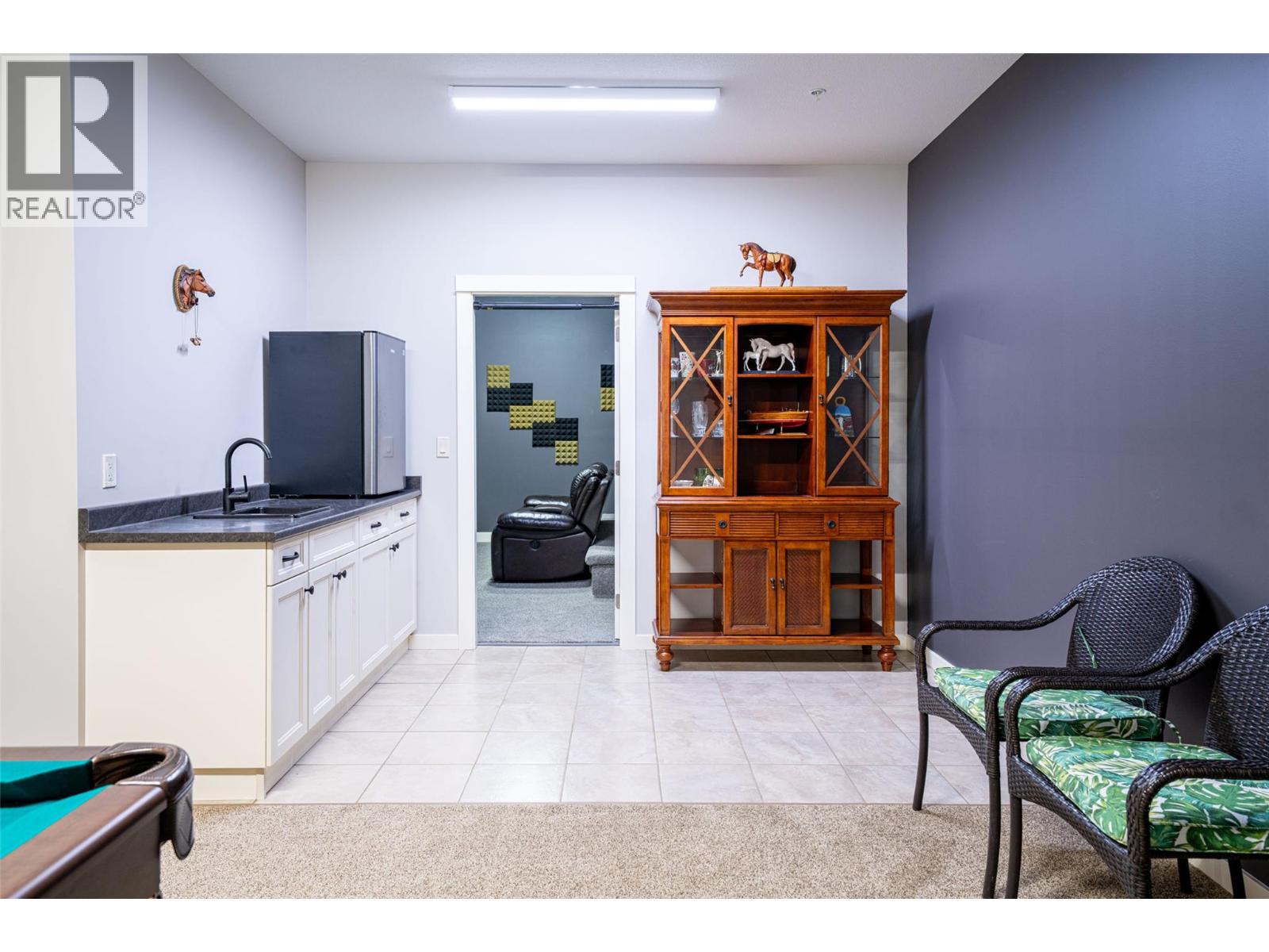 #27 2444 YORK AVENUE - 45