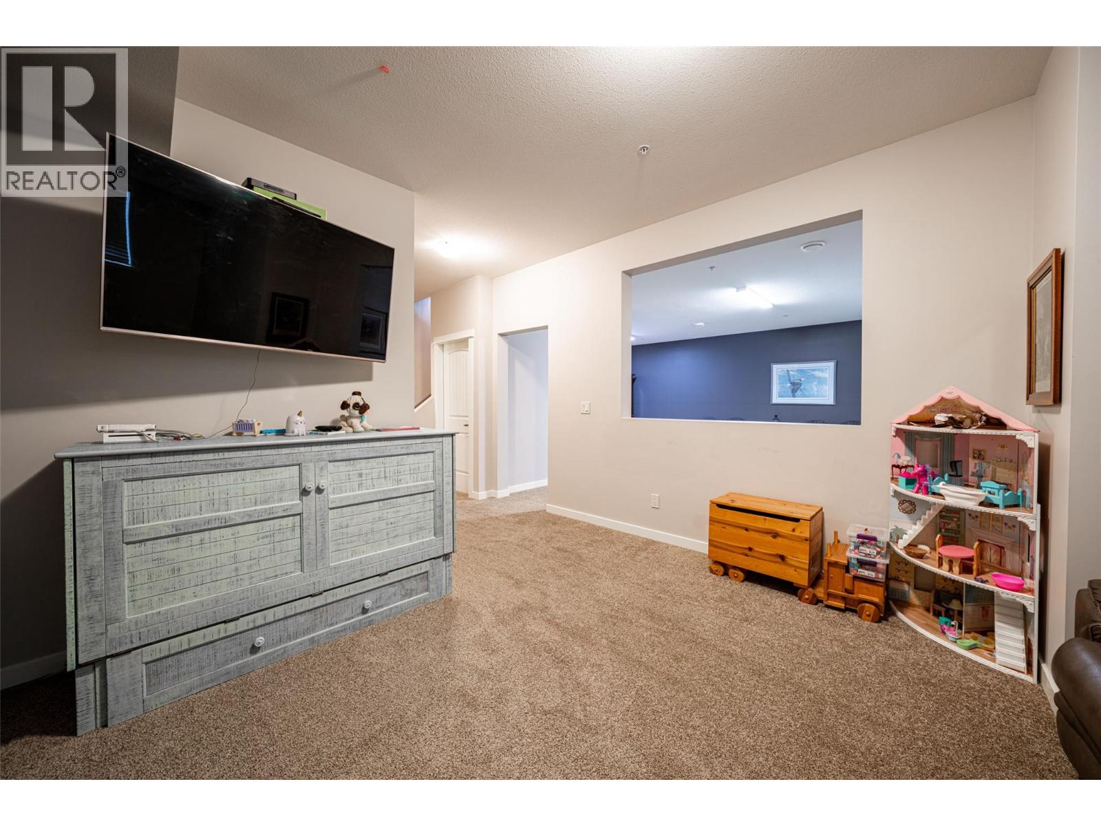 #27 2444 YORK AVENUE - 41