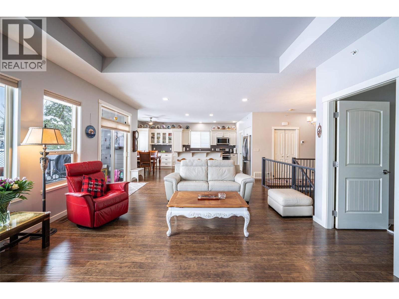 #27 2444 YORK AVENUE - 23