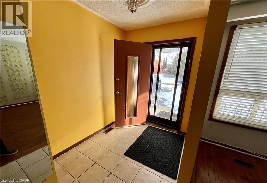 185 LAVINA CRESCENT - 4