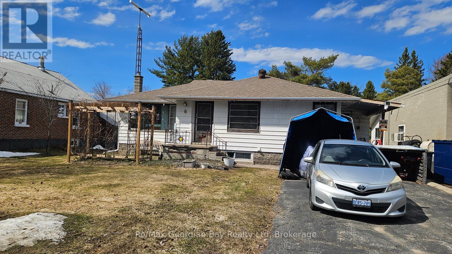 8 STURGEON BAY ROAD