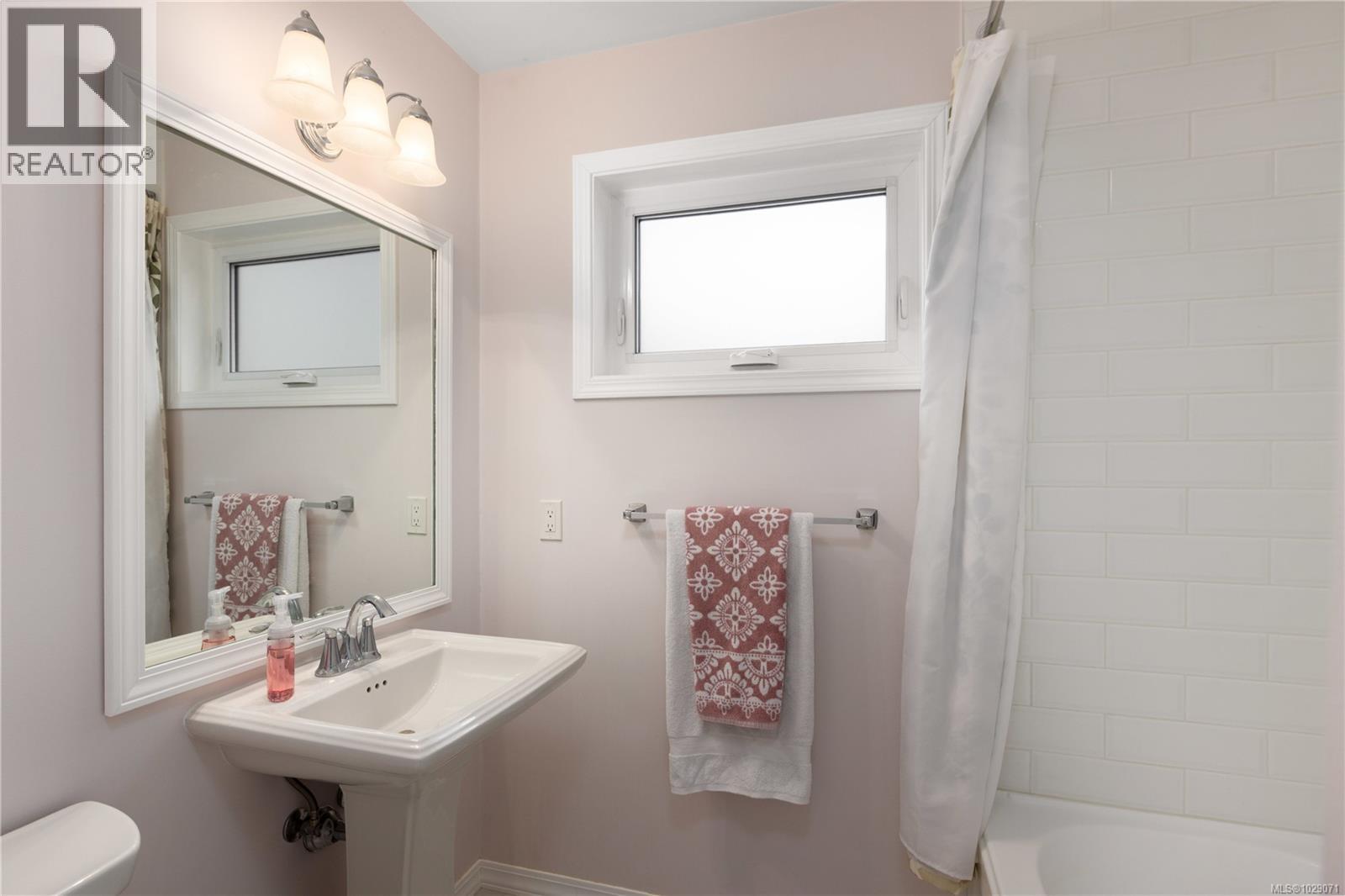 4395 ROBINWOOD DR - 28