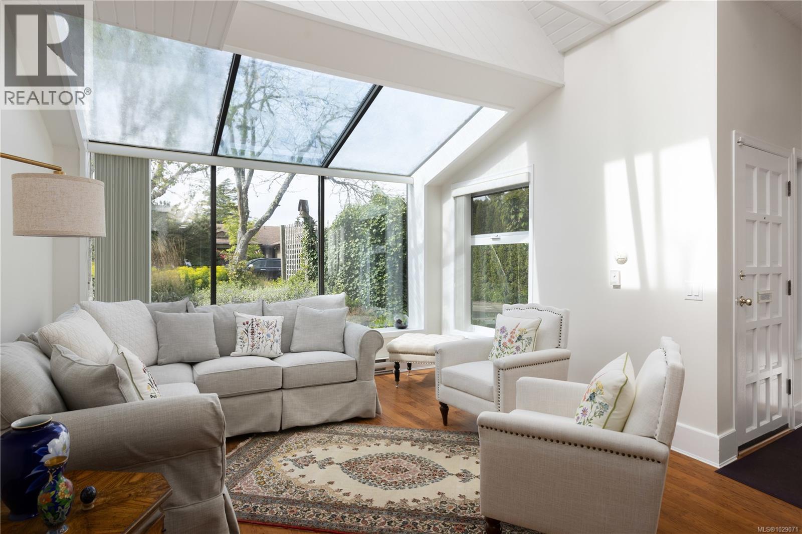 4395 ROBINWOOD DR - 5