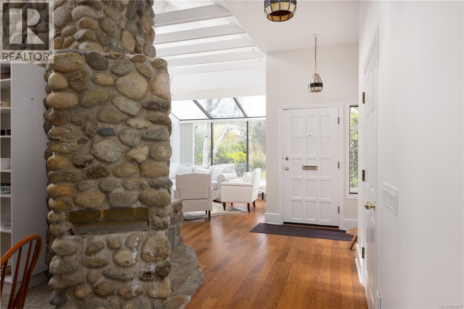 4395 ROBINWOOD DR - 8