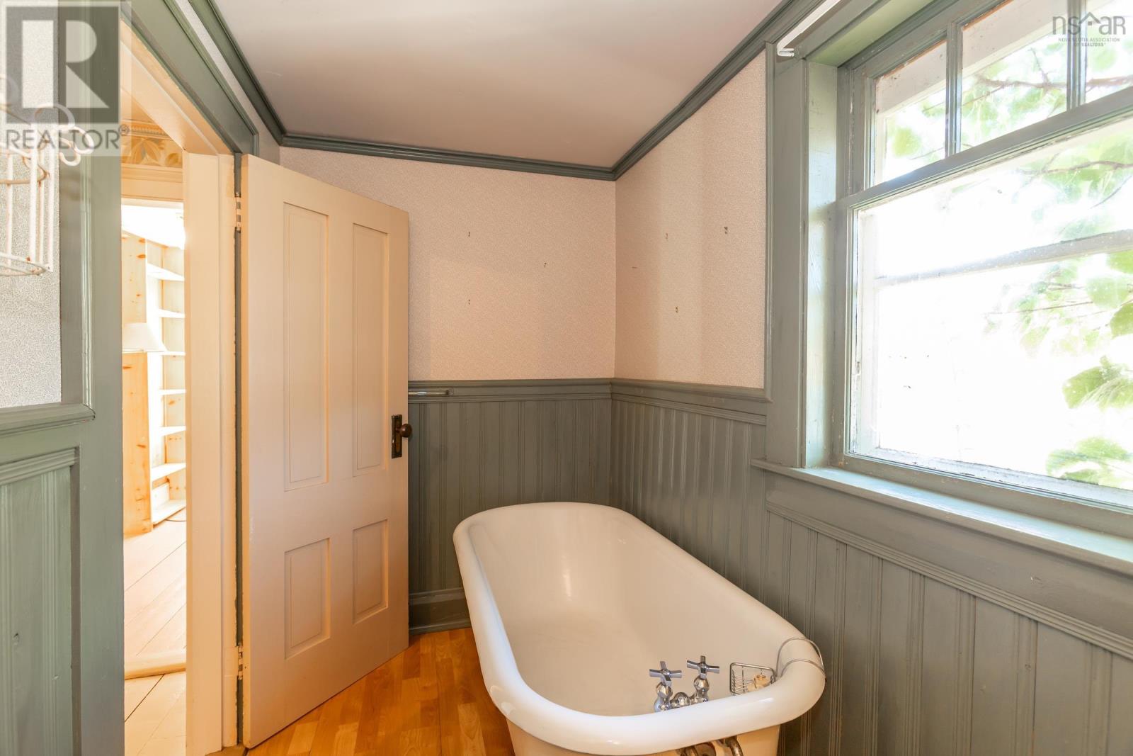 Property 27 of 46 of 1611 Granville Road