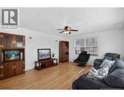 84 Biddington, photo 2