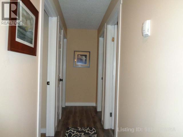 #8 414 41 STREET - 12