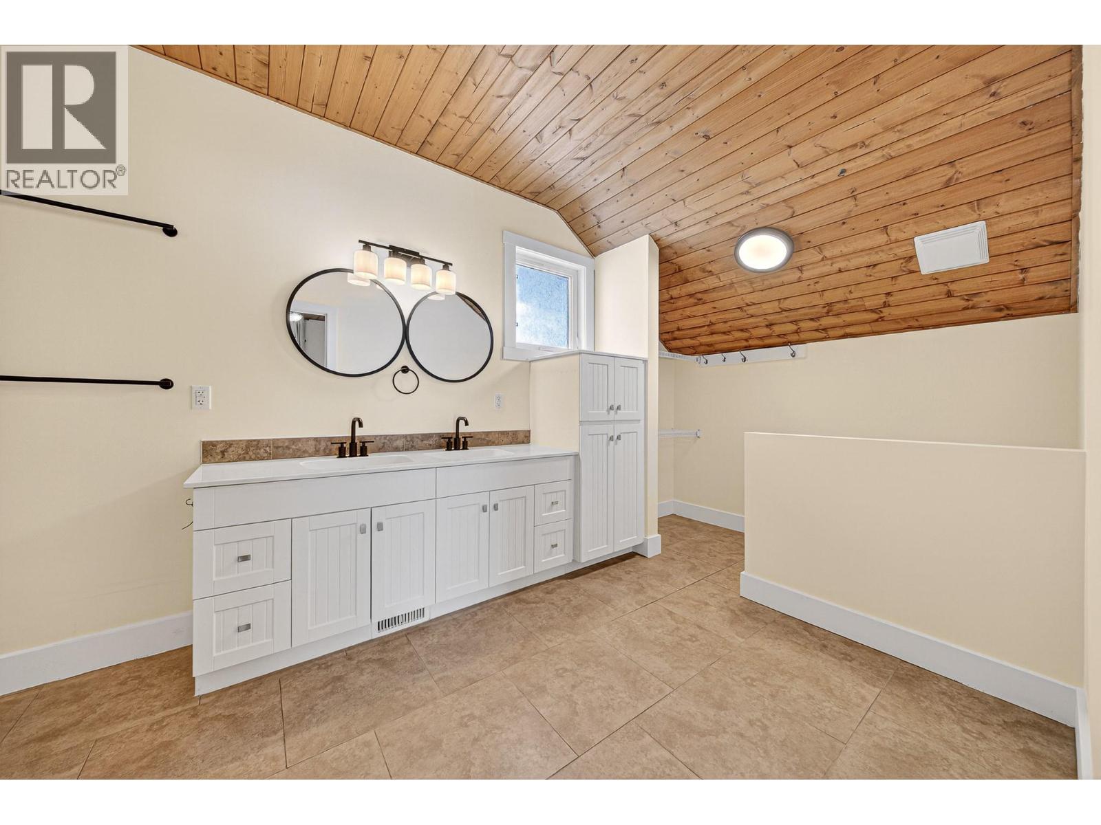 2005 GOLDEN EAGLE Drive, Sparwood