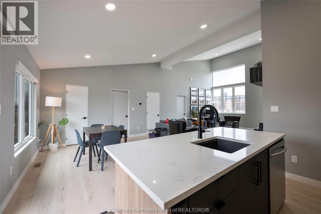 2 RIVERVIEW DRIVE - 8