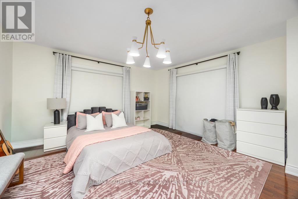 89 ALLINGHAM GARDENS - 11