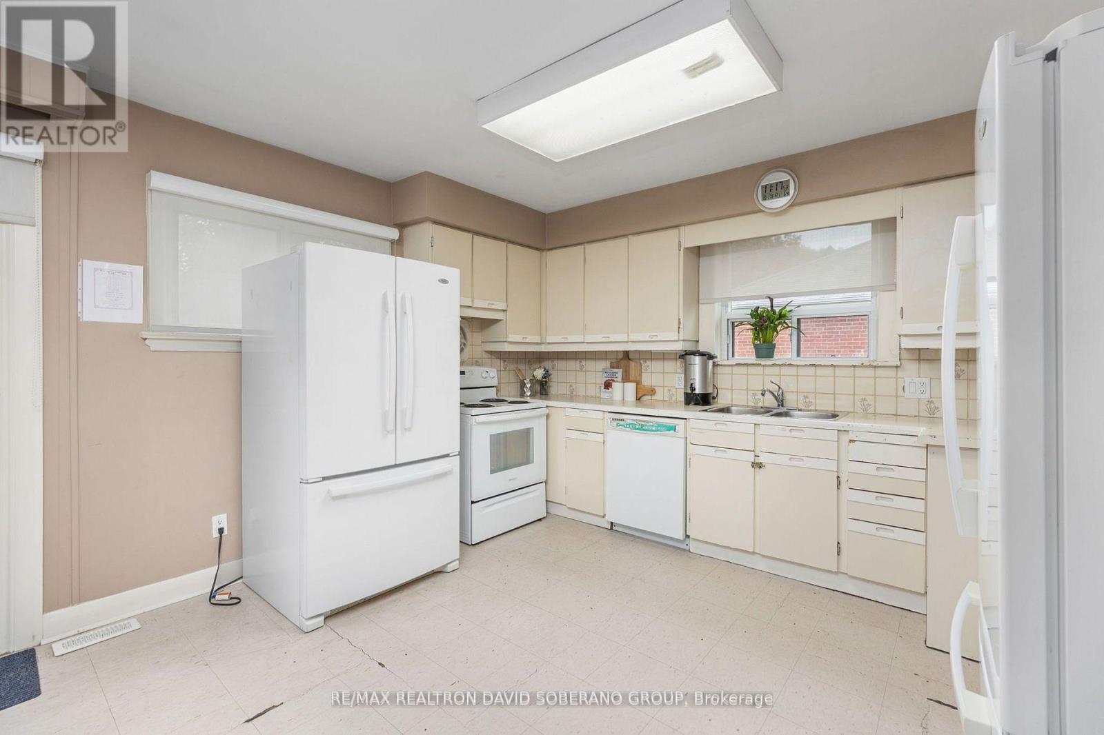 89 ALLINGHAM GARDENS - 14