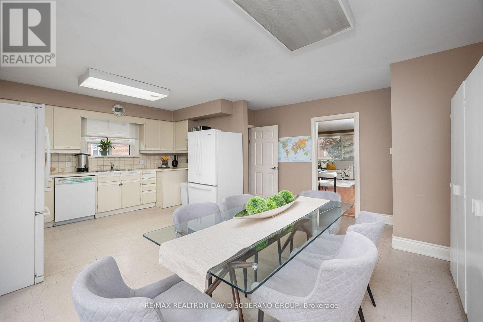89 ALLINGHAM GARDENS - 17