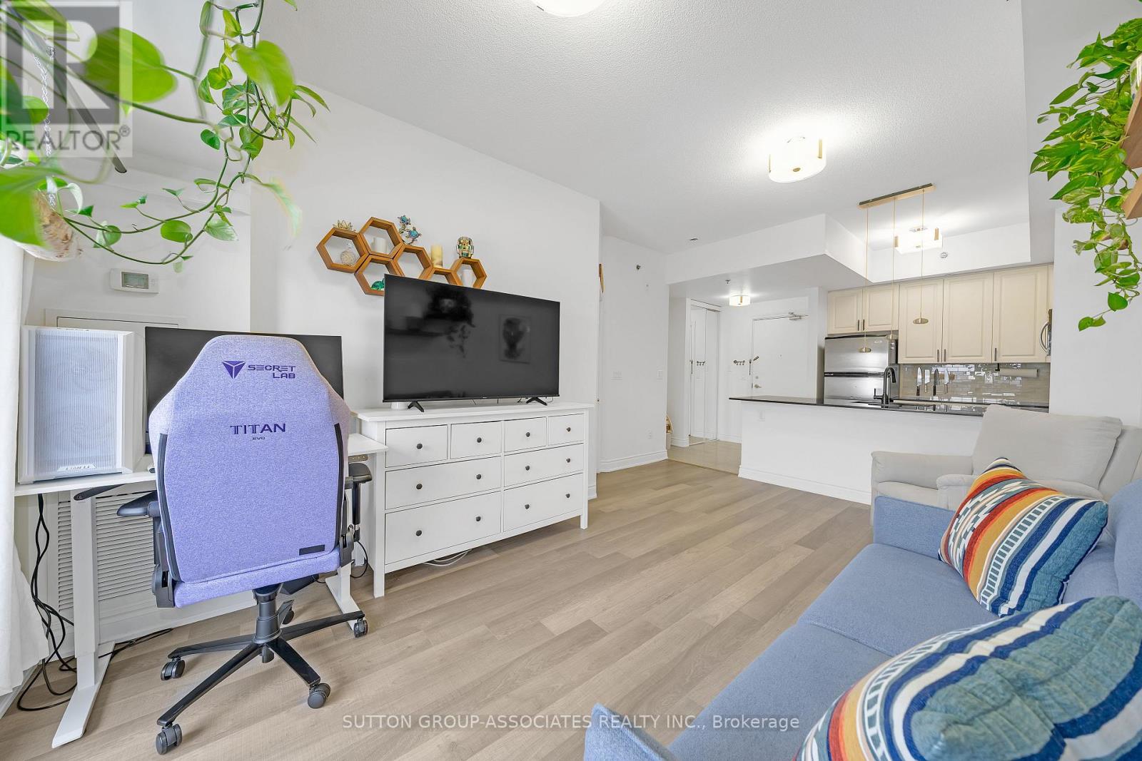 #802 760 SHEPPARD AVENUE W - 13