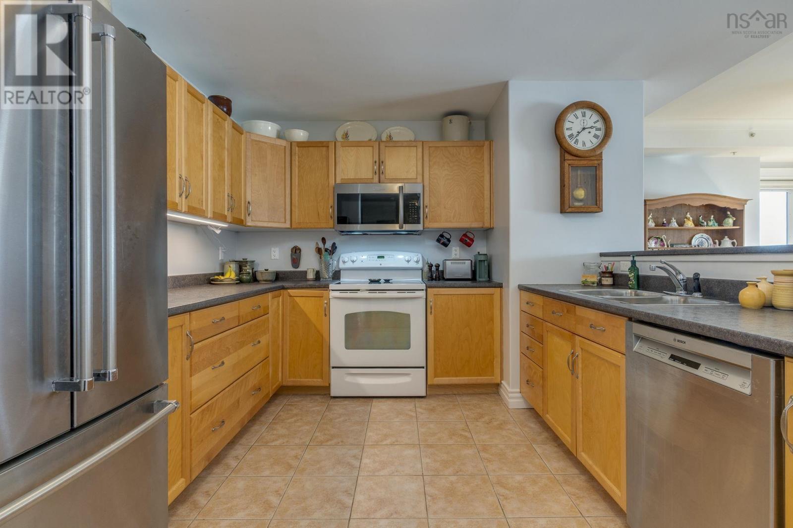 Property 3 of 44 of 502 5839 Cunard Street