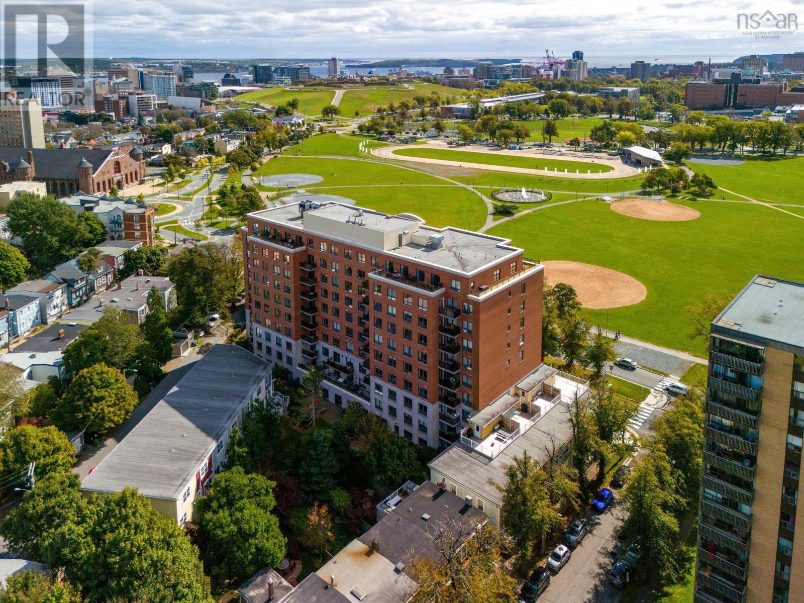 Property 40 of 44 of 502 5839 Cunard Street