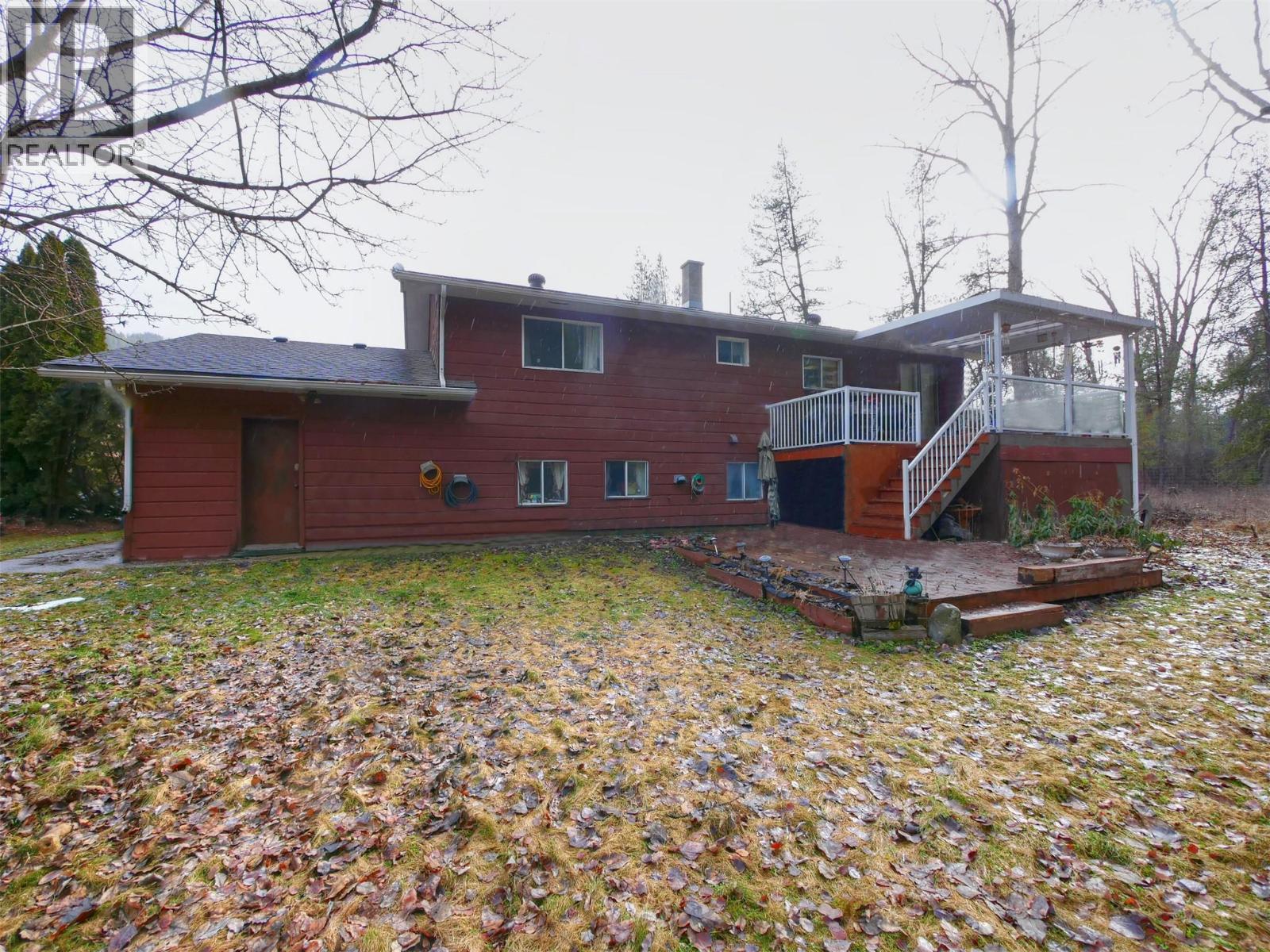 9250 highway 3 & 95, Yahk