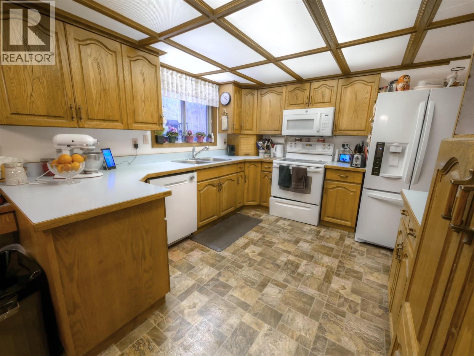 9250 highway 3 & 95, Yahk