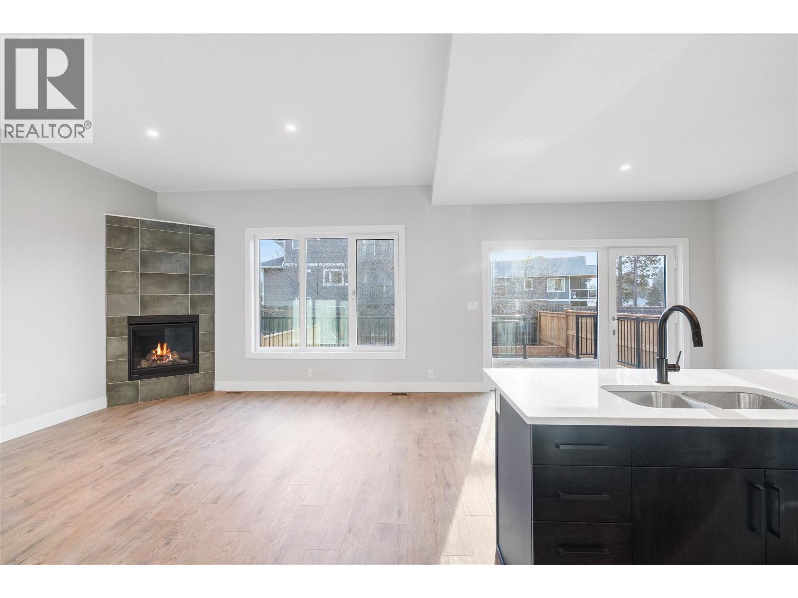 726 St Mary River Drive - 4