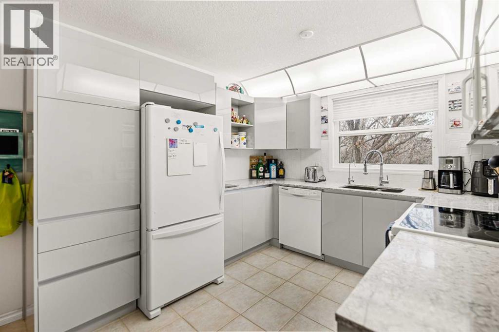 5435 Lakeshore Drive, Sylvan Lake