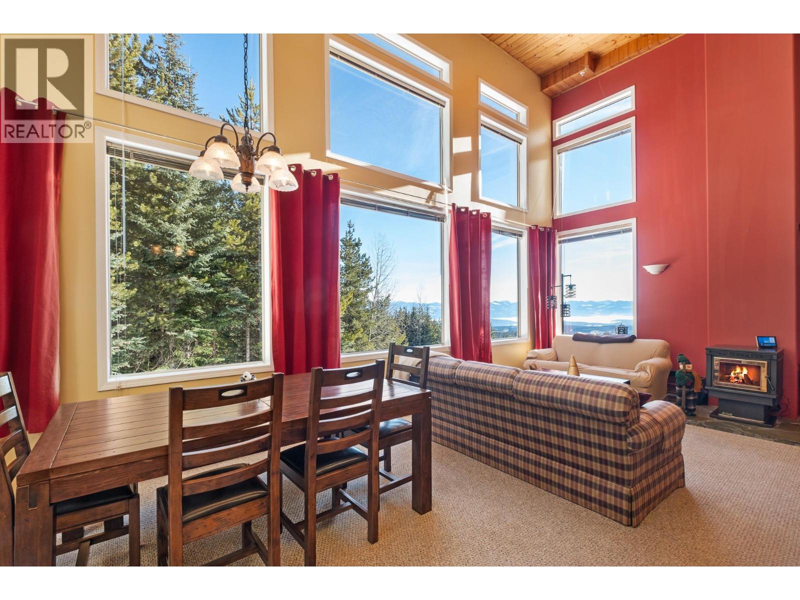 B 4940 Snowpines Road, Big White