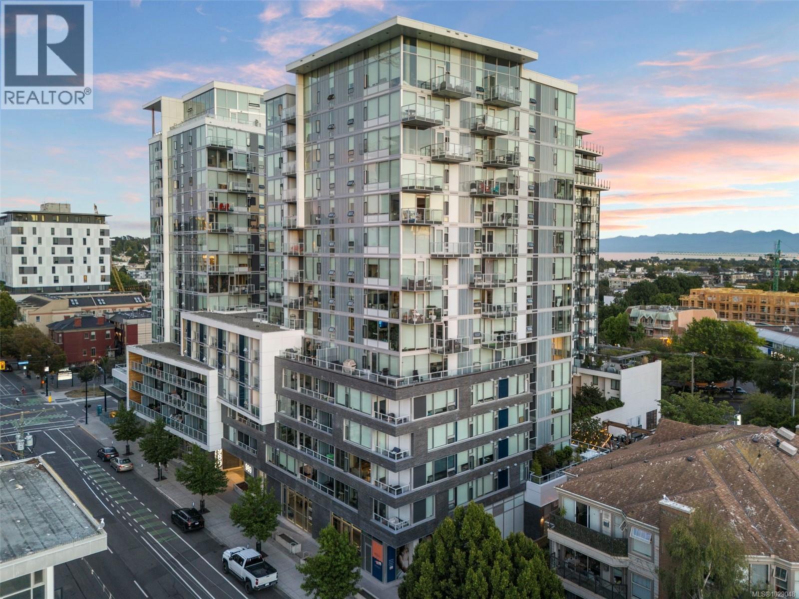 #1202 989 Johnson St - 3