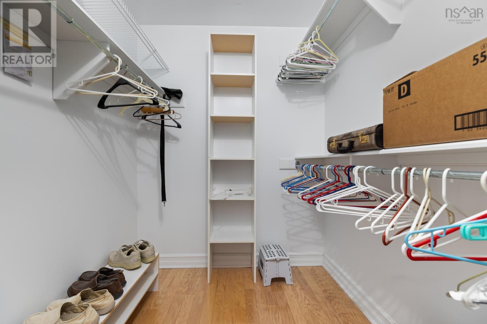 Property 17 of 22 of 403 429 Parkland Drive