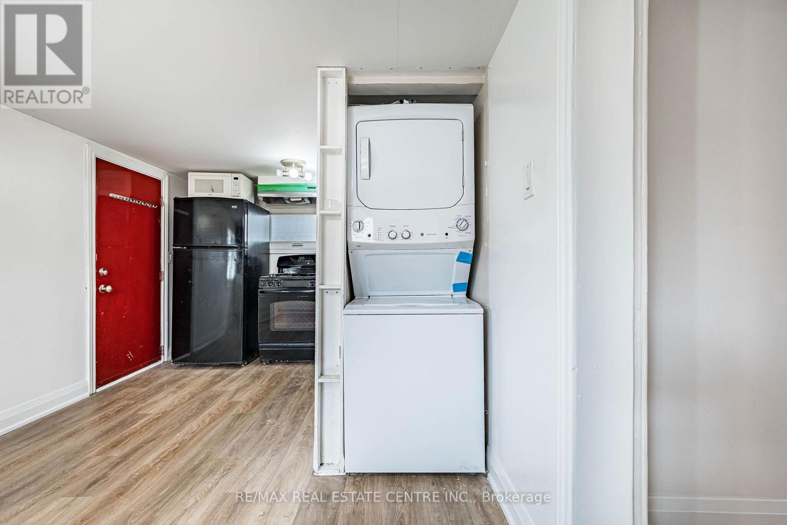 18 HILLCREST AVENUE - 15