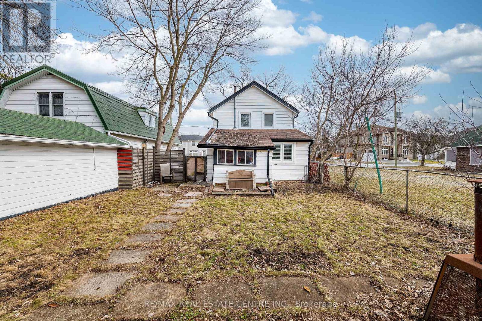 18 HILLCREST AVENUE - 37