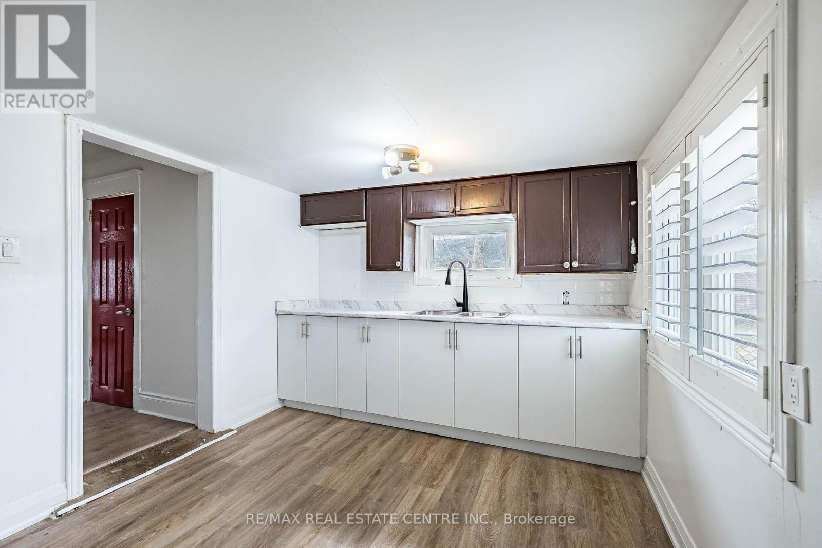 18 HILLCREST AVENUE - 9