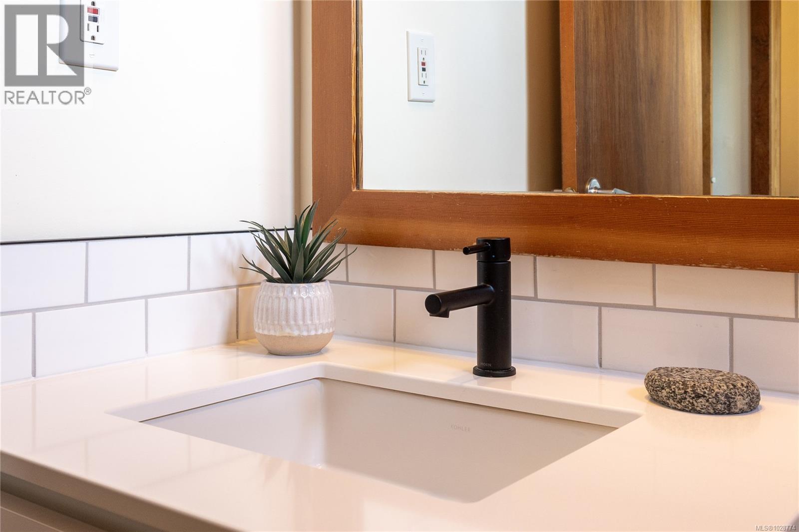 #3 1002 PENINSULA RD - 15