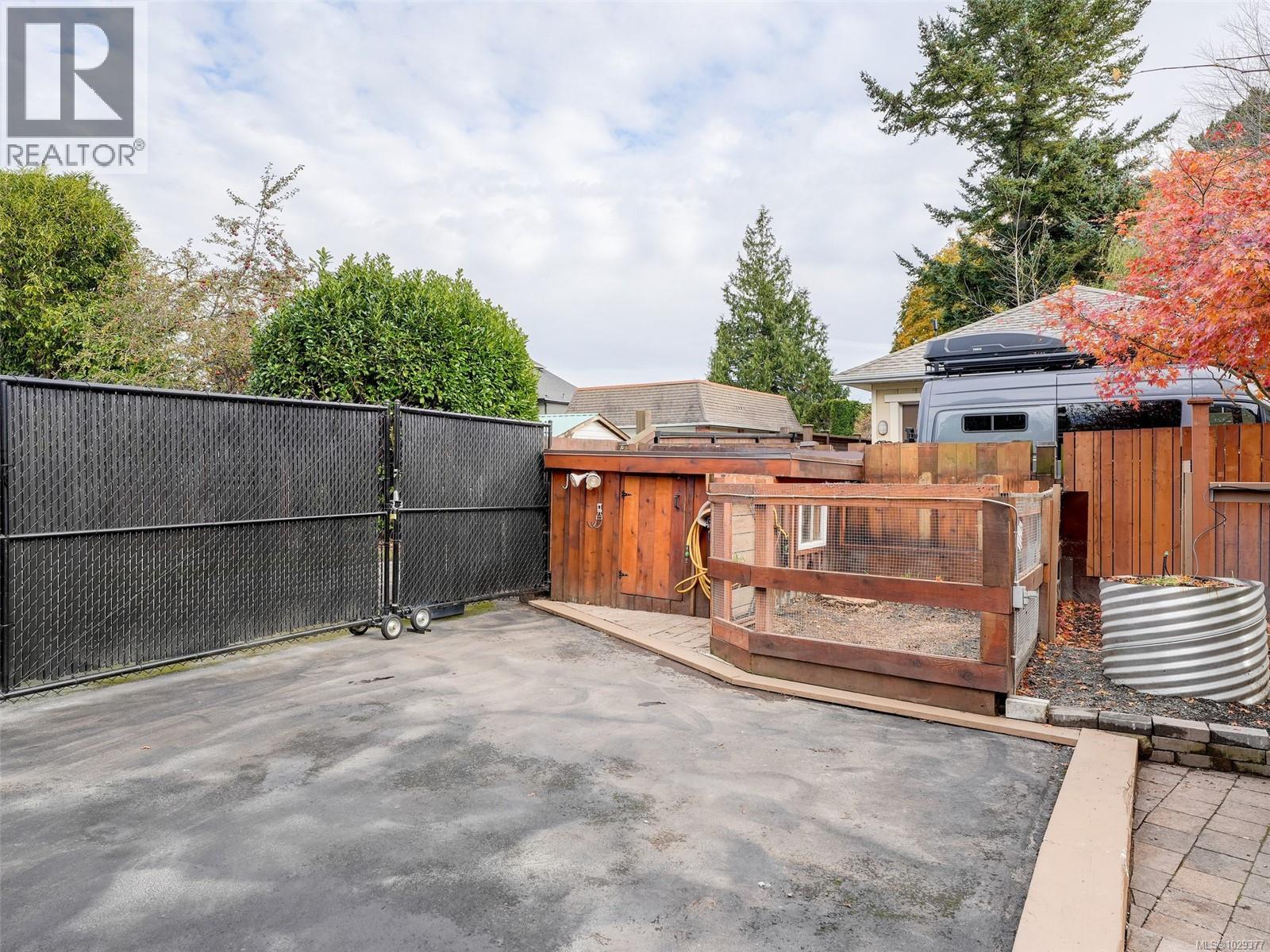 1152 CHAPMAN ST - 30