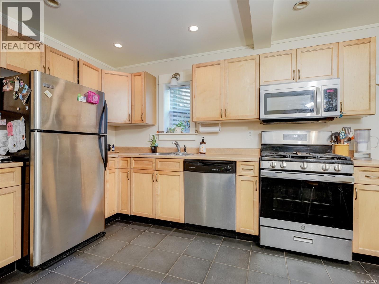 1152 CHAPMAN ST - 36