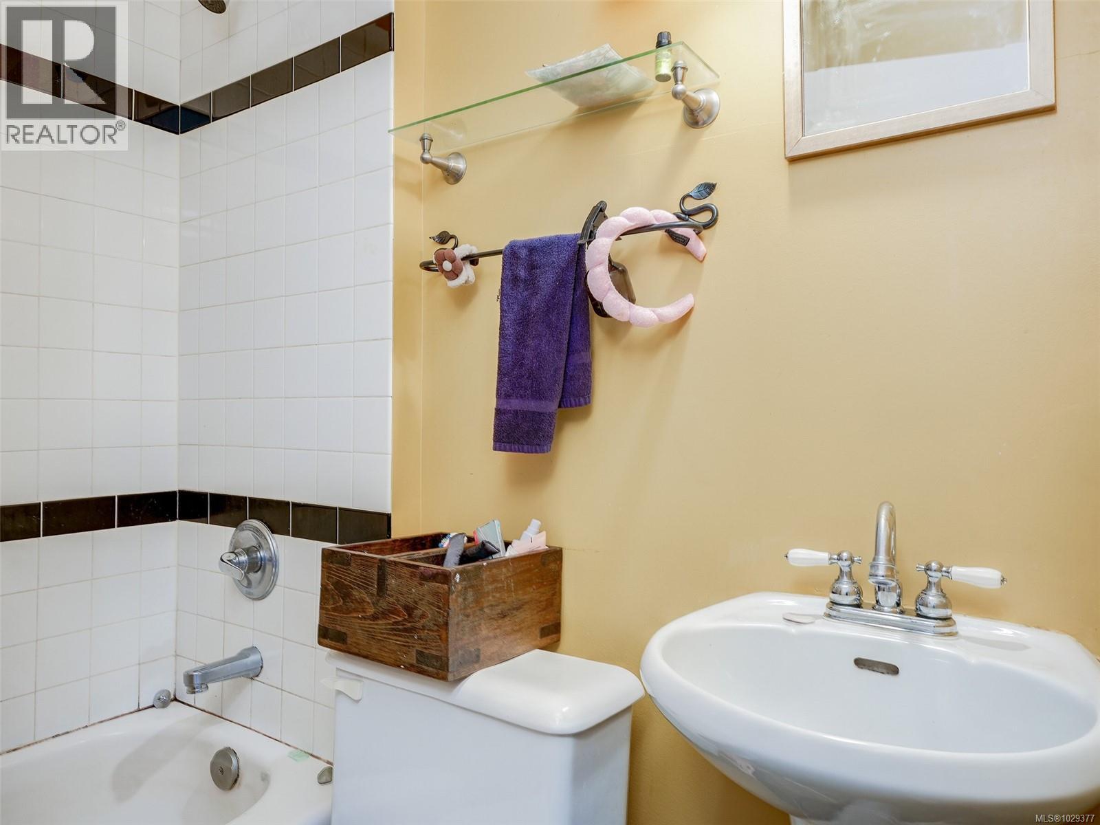 1152 CHAPMAN ST - 41