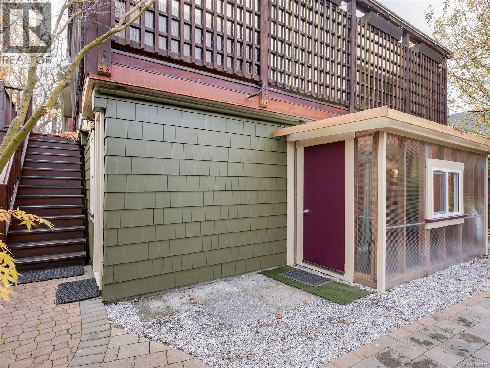 1152 CHAPMAN ST - 43