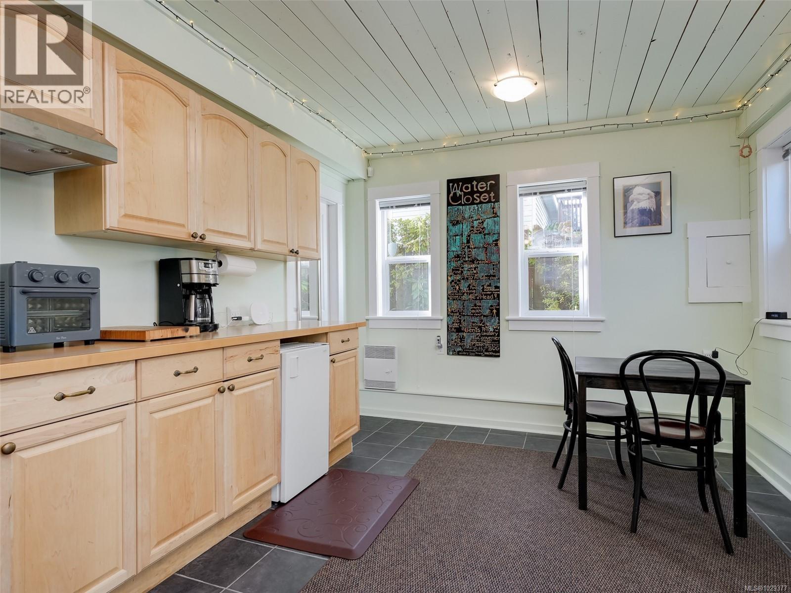 1152 CHAPMAN ST - 46