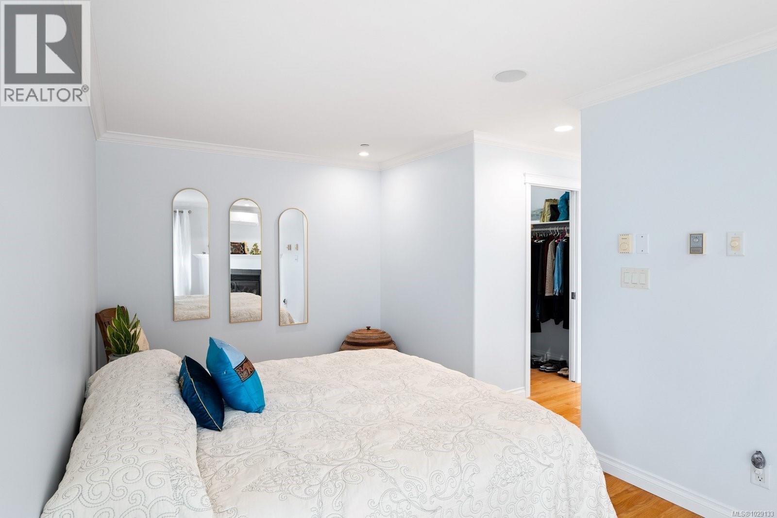 9452 LOCHSIDE DR - 23