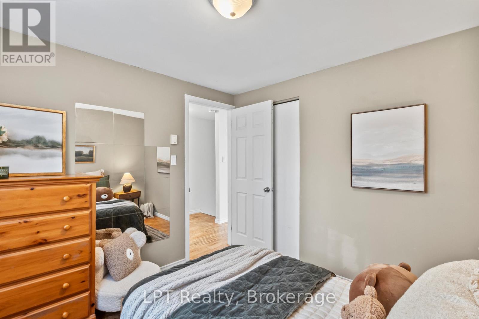 118 CAPREOL COURT,Oshawa (Vanier),,