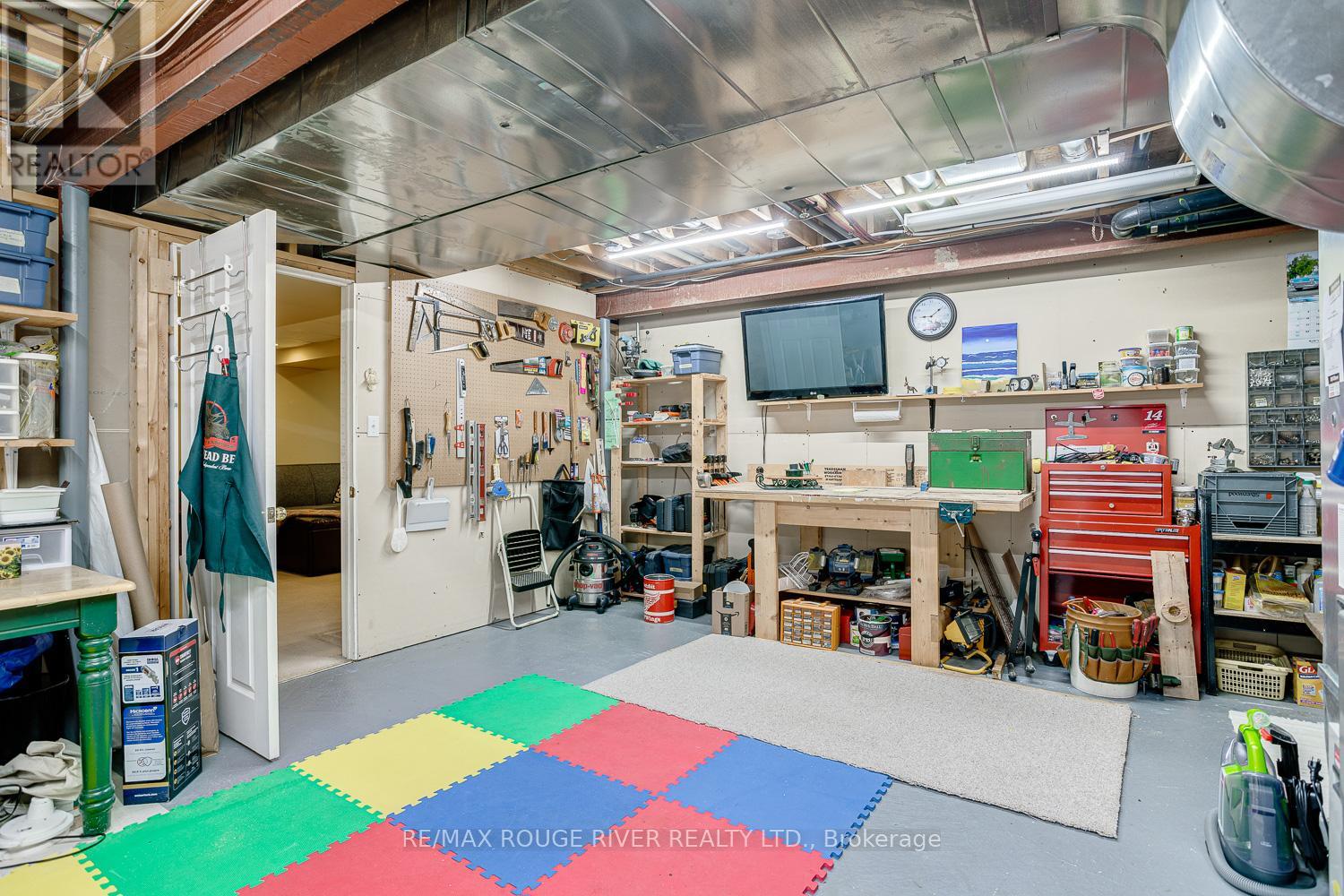 69 HUFFMAN AVENUE - 44