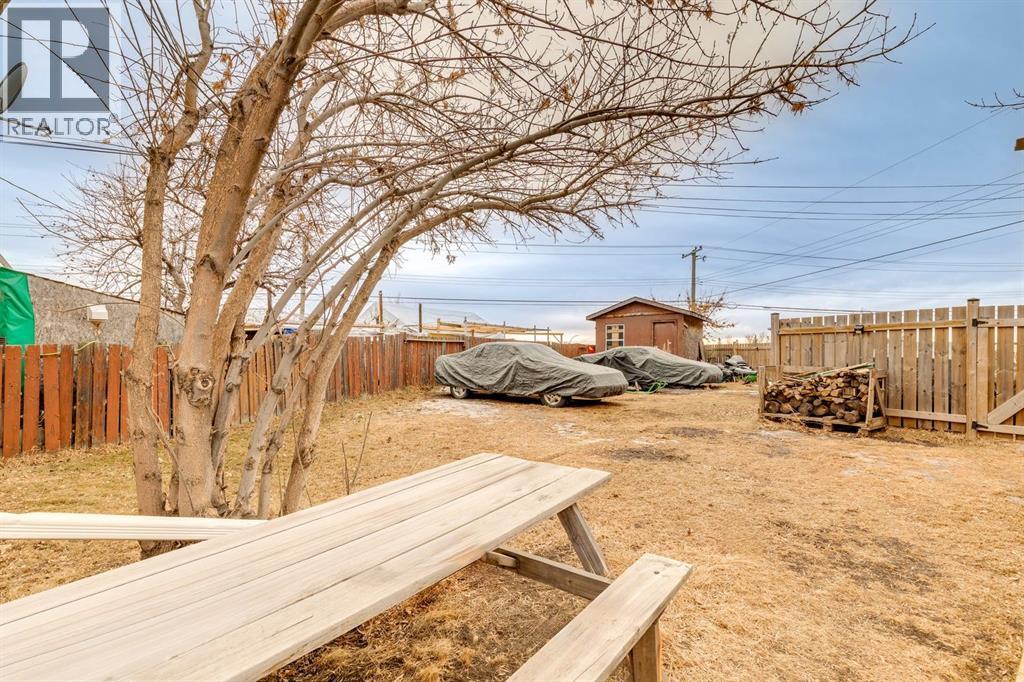 Single Family House Bi-level for Sale in  Penbrooke Close SE Penbrooke Meadows Calgary 