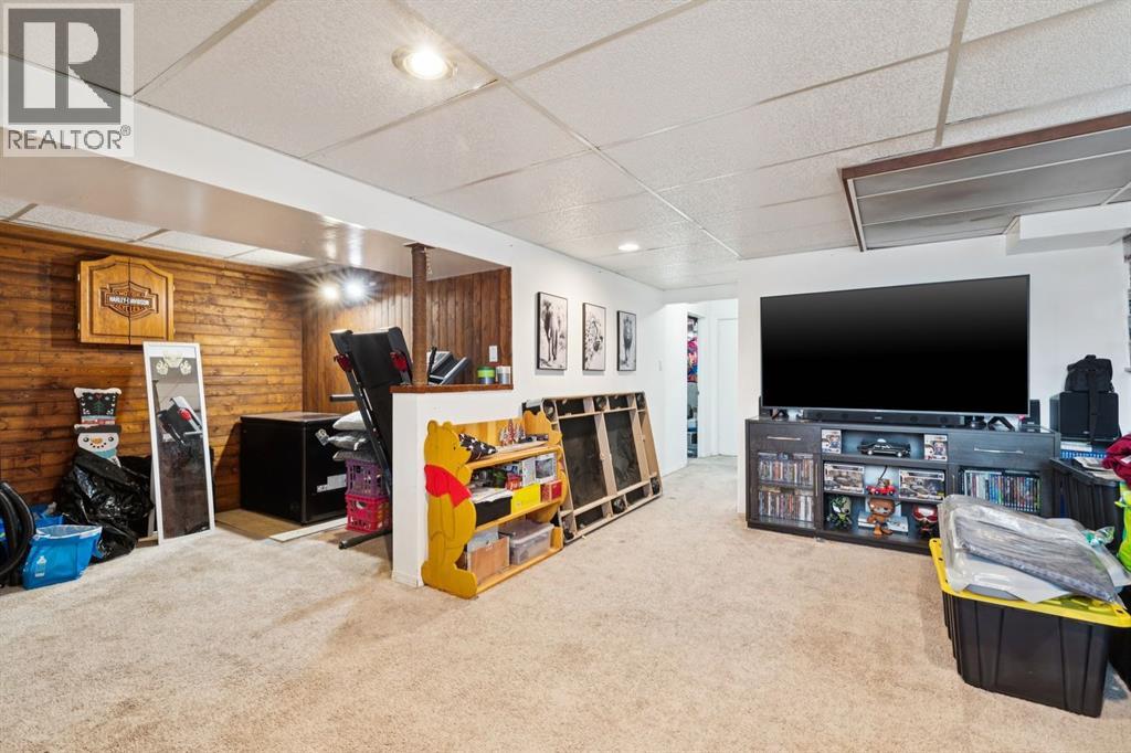 Single Family House Bi-level for Sale in  Penbrooke Close SE Penbrooke Meadows Calgary 