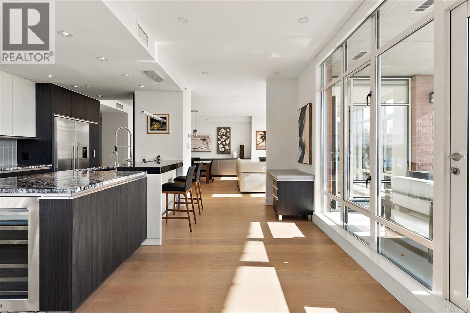 #631 21 DALLAS RD - 12