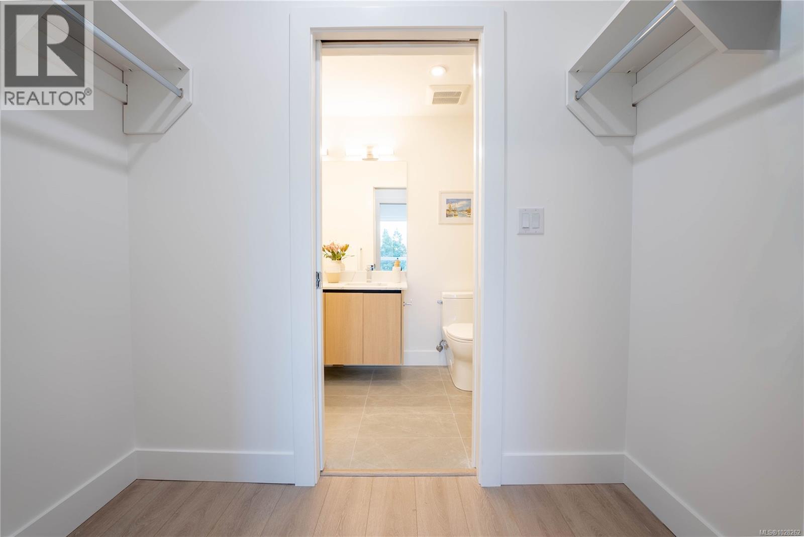 606 258 Helmcken Road, View Royal