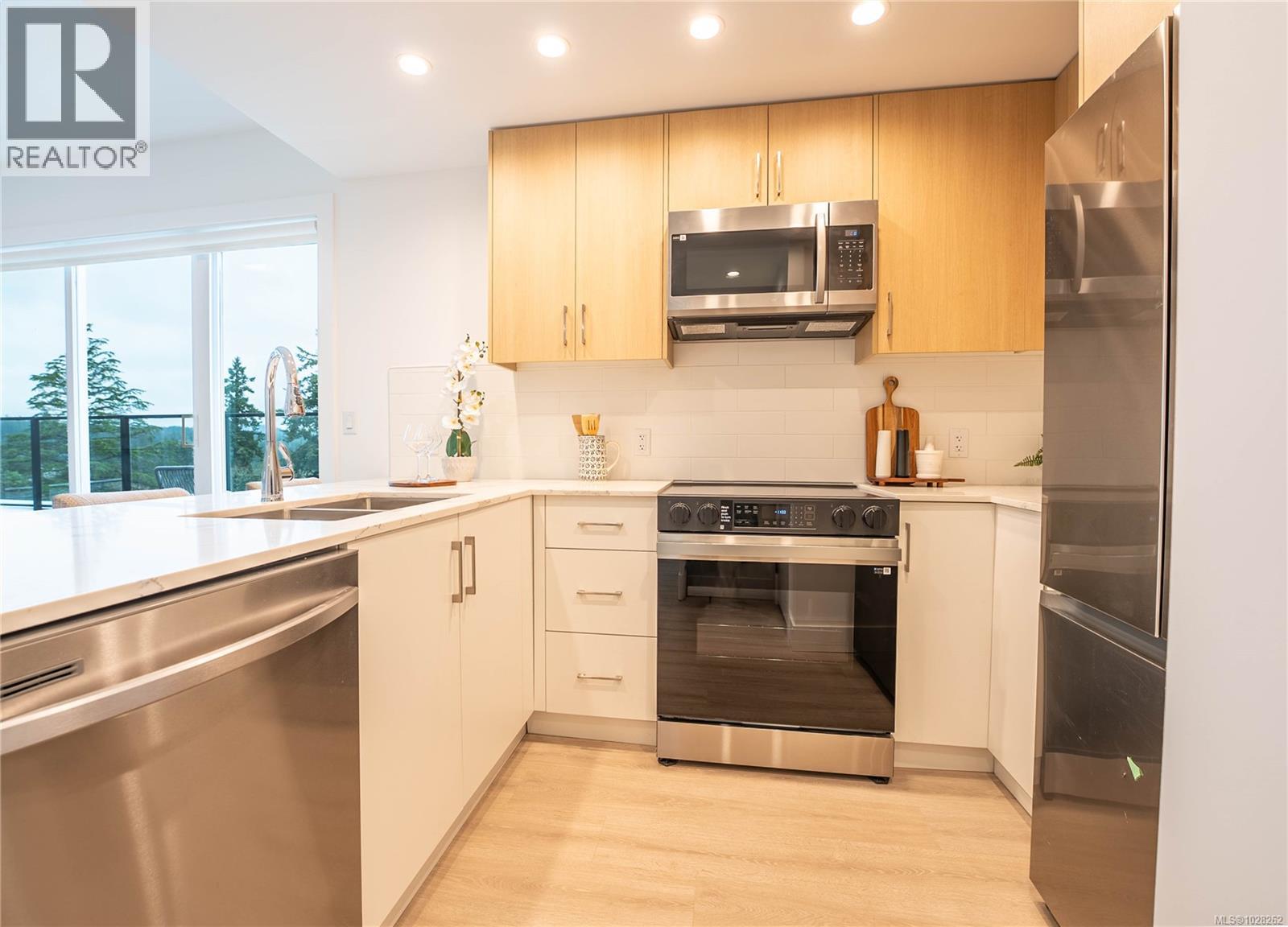 606 258 Helmcken Road, View Royal