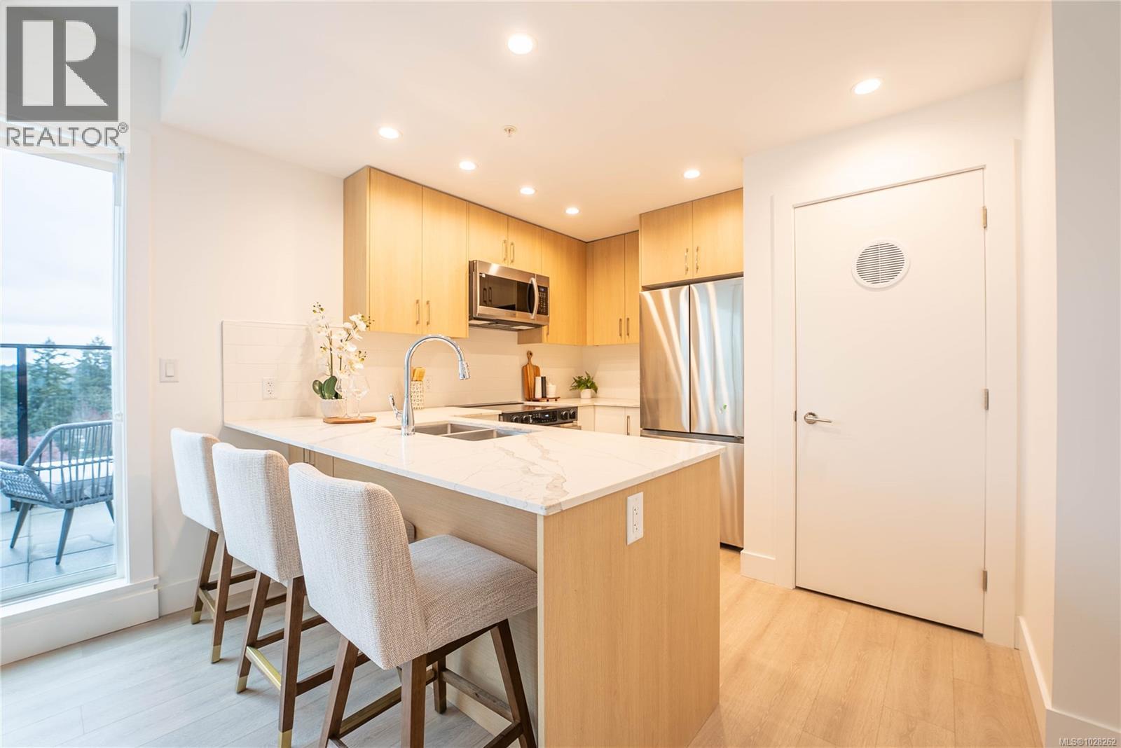 606 258 Helmcken Road, View Royal