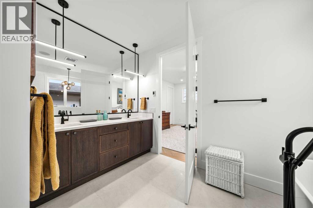 Single Family House for Sale in   Avenue SW Altadore Calgary 