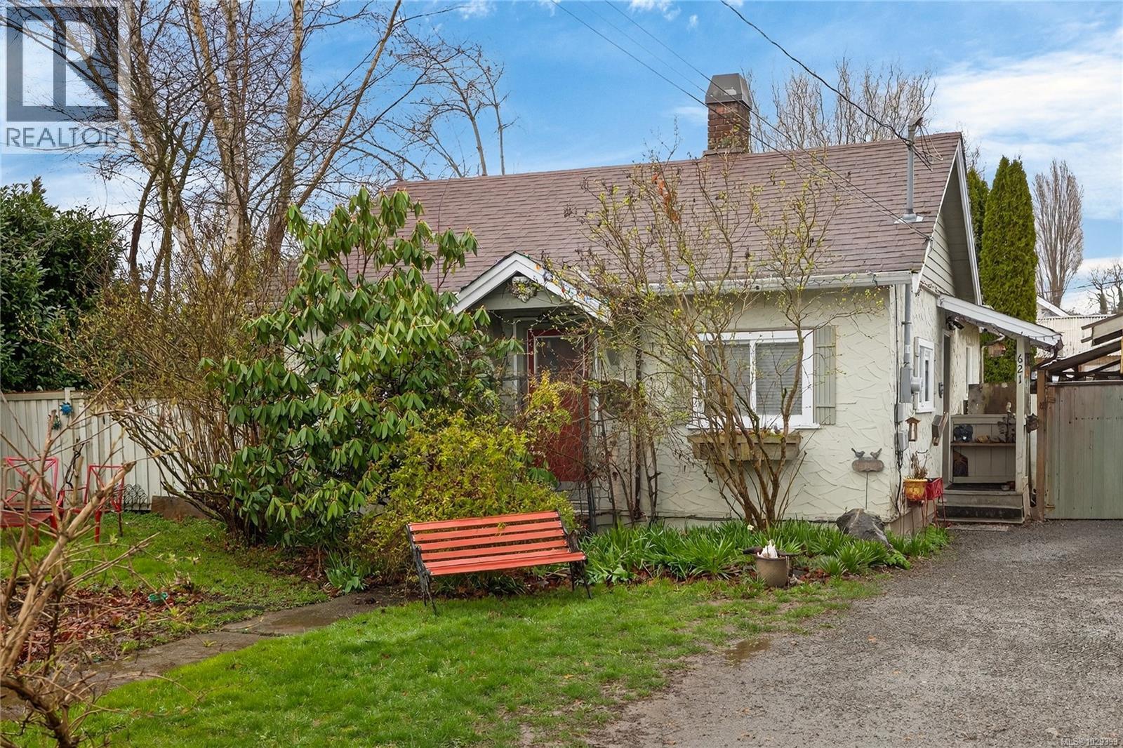 621 Coronation Ave - 1