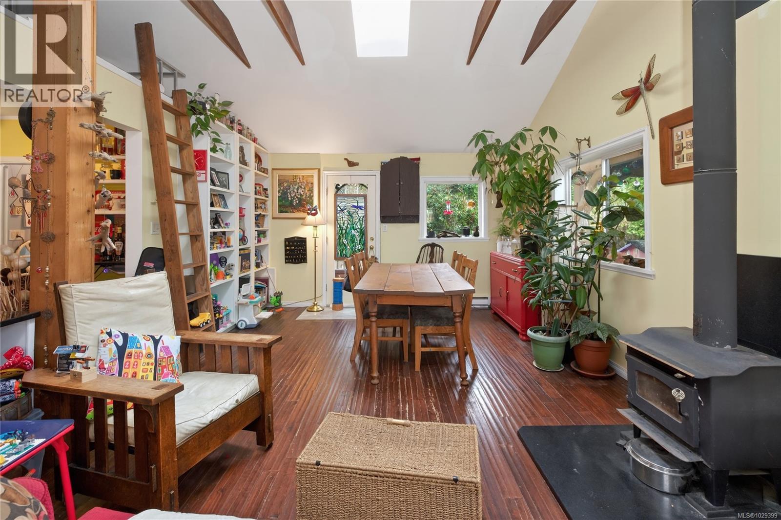 621 CORONATION AVE - 10