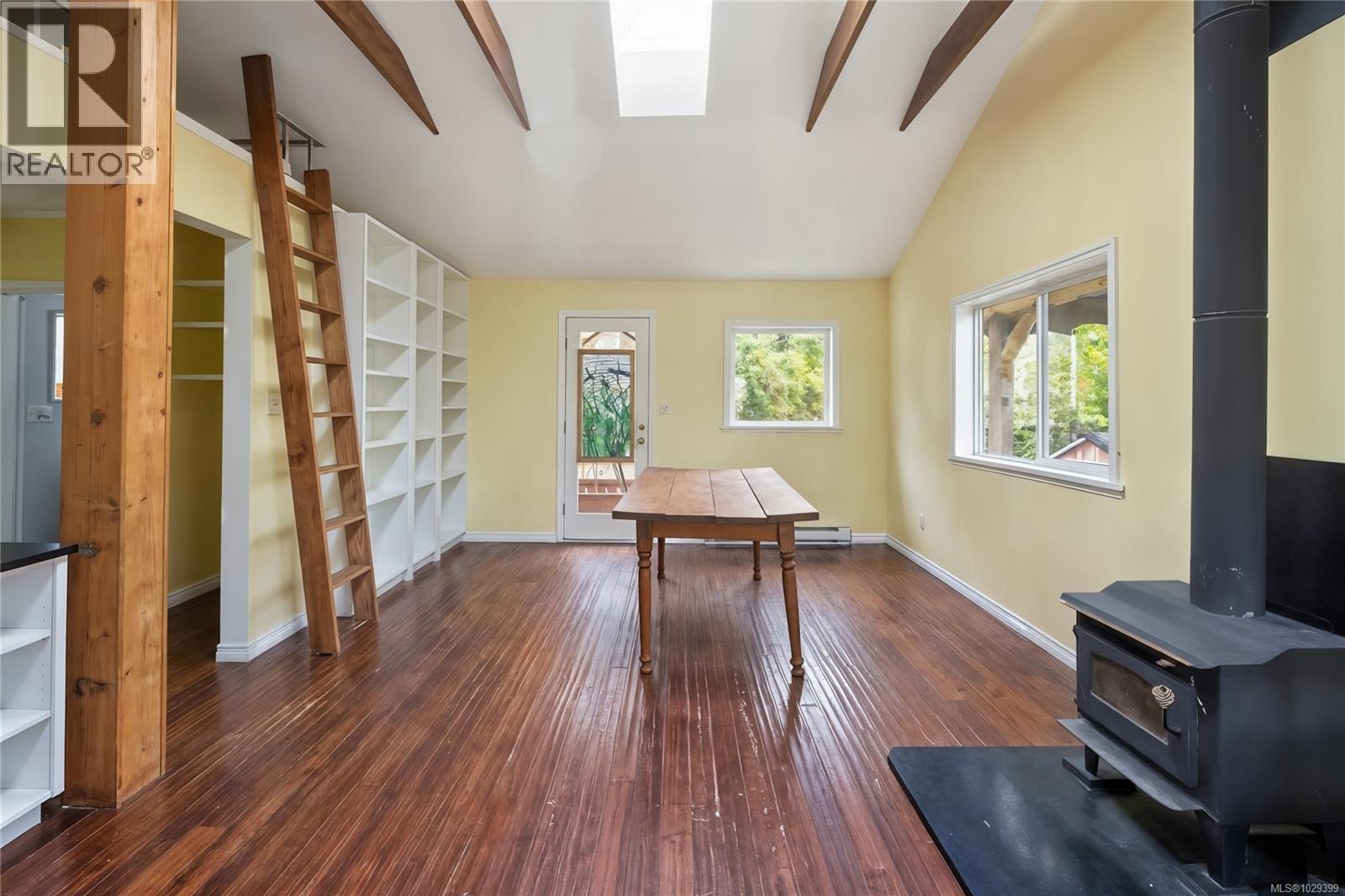 621 CORONATION AVE - 11