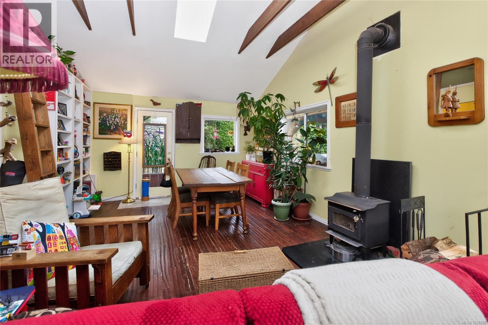 621 CORONATION AVE - 12