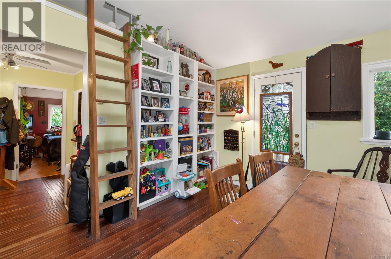 621 CORONATION AVE - 13